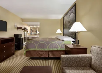 Super 8 by Wyndham Ruston hotel thumbnail 4