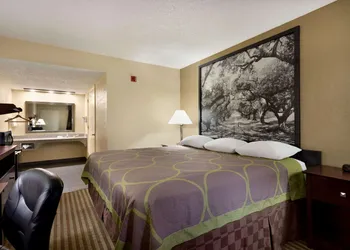 Super 8 by Wyndham Ruston hotel thumbnail 5