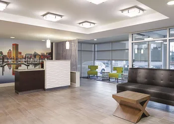 La Quinta Inn & Suites by Wyndham Baltimore N / White Marsh hotel thumbnail 3