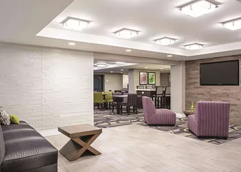 La Quinta Inn & Suites by Wyndham Baltimore N / White Marsh hotel thumbnail 4