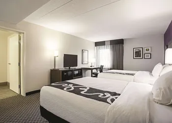 La Quinta Inn & Suites by Wyndham Baltimore N / White Marsh hotel thumbnail 5