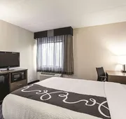 La Quinta Inn & Suites by Wyndham Baltimore N / White Marsh hotel detail image 7