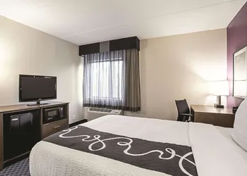 La Quinta Inn & Suites by Wyndham Baltimore N / White Marsh hotel thumbnail 7