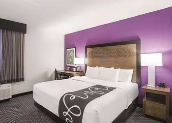 La Quinta Inn & Suites by Wyndham Baltimore N / White Marsh hotel thumbnail 8