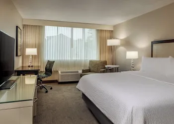 Holiday Inn Hotel & Suites Boston - Peabody by IHG hotel thumbnail 5