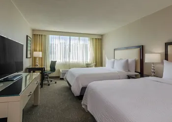 Holiday Inn Hotel & Suites Boston - Peabody by IHG hotel thumbnail 6