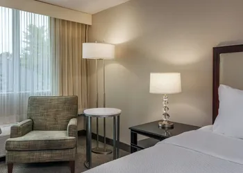 Holiday Inn Hotel & Suites Boston - Peabody by IHG hotel thumbnail 7