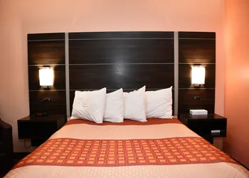 Regency Inn & Suites hotel thumbnail 8
