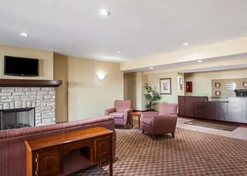Comfort Inn & Suites Harrisonville hotel thumbnail 6