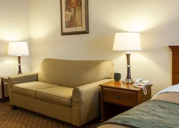 Comfort Inn & Suites Harrisonville hotel thumbnail 7