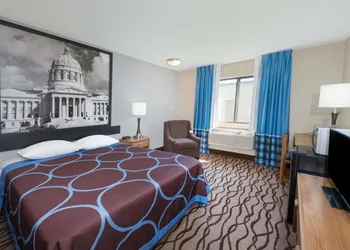 Super 8 by Wyndham West Plains hotel thumbnail 8