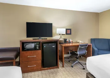 Comfort Inn & Suites Dover-Portsmouth hotel thumbnail 6