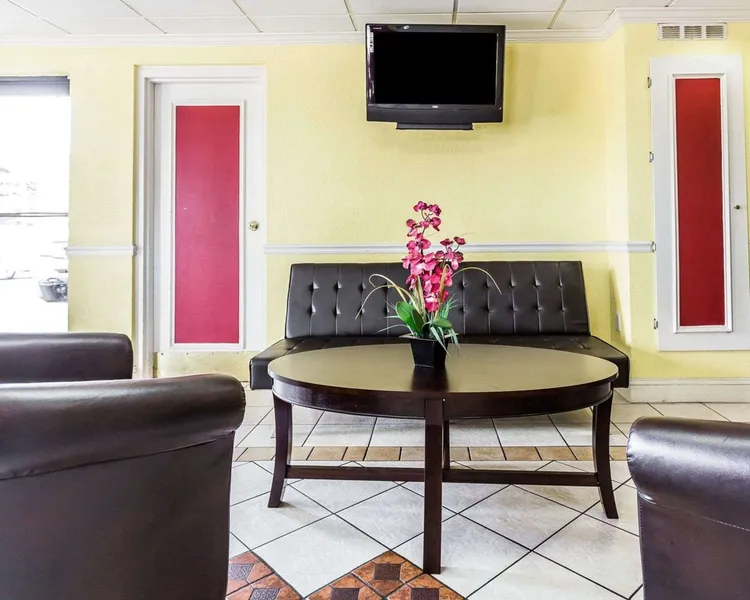 Econo Lodge Inn & Suites Matthews - Charlotte hotel detail image 2