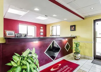 Econo Lodge Inn & Suites Matthews - Charlotte hotel thumbnail 3