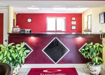 Econo Lodge Inn & Suites Matthews - Charlotte hotel thumbnail 6