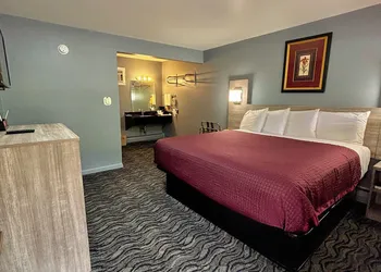Hometown Inn Athens hotel thumbnail 2