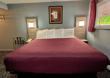 Hometown Inn Athens hotel thumbnail 4