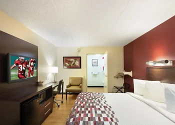 Red Roof Inn Dayton - Fairborn/ Nutter Center hotel thumbnail 7