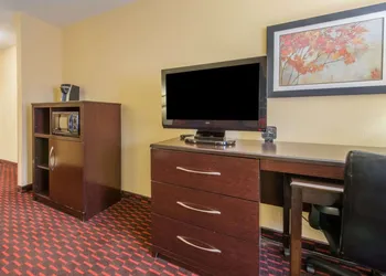 Comfort Suites Altoona North hotel thumbnail 4