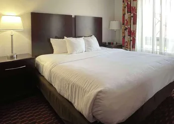 Comfort Suites Altoona North hotel thumbnail 6