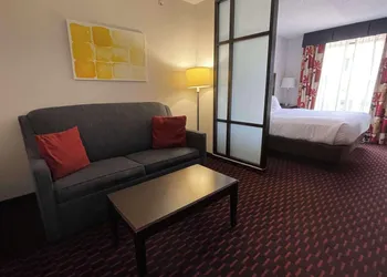 Comfort Suites Altoona North hotel thumbnail 7