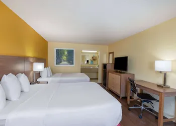 Days Inn by Wyndham Florence/I-95 North hotel thumbnail 5