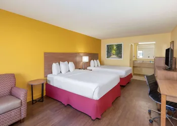 Days Inn by Wyndham Florence/I-95 North hotel thumbnail 8