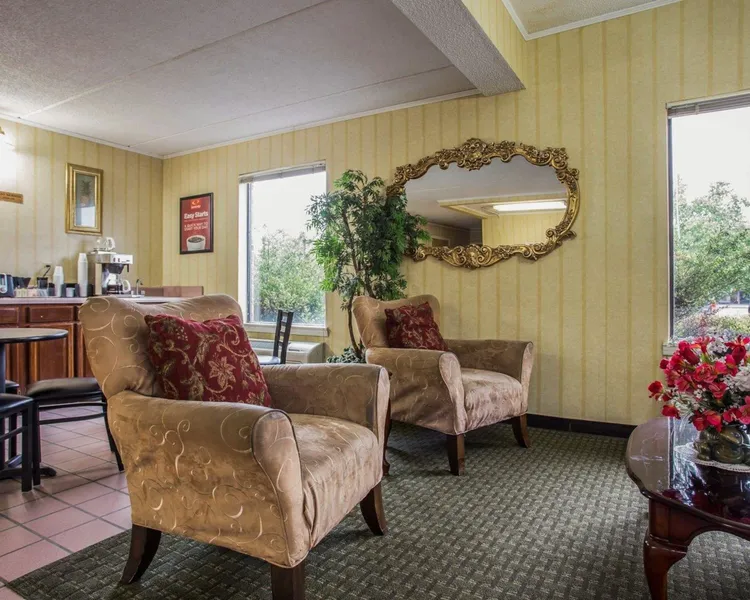 Econo Lodge Inn & Suites Lugoff hotel detail image 2