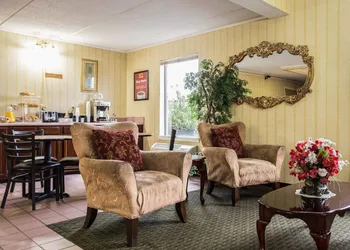 Econo Lodge Inn & Suites Lugoff hotel thumbnail 5