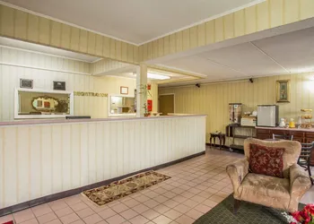 Econo Lodge Inn & Suites Lugoff hotel thumbnail 6