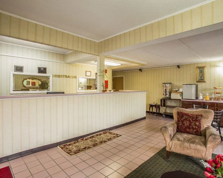 Econo Lodge Inn & Suites Lugoff hotel detail image 6