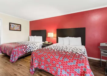 Econo Lodge St. George hotel thumbnail 8