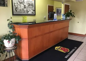 Super 8 by Wyndham Walterboro hotel thumbnail 2
