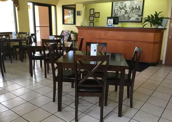 Super 8 by Wyndham Walterboro hotel thumbnail 3