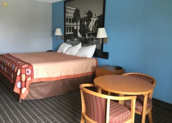 Super 8 by Wyndham Walterboro hotel thumbnail 4