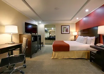 Americas Best Value Inn Angleton hotel thumbnail 6