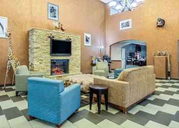 La Quinta Inn & Suites by Wyndham Glen Rose hotel thumbnail 4