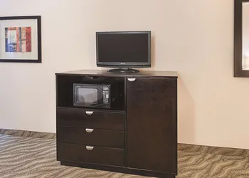 La Quinta Inn & Suites by Wyndham Glen Rose hotel thumbnail 6