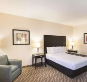 La Quinta Inn & Suites by Wyndham Glen Rose hotel detail image 7