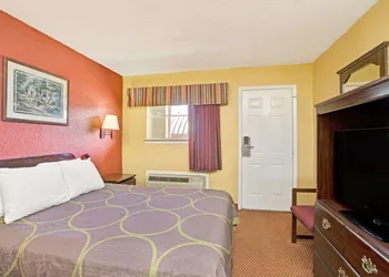 Super 8 by Wyndham La Marque TX/Texas City Area hotel thumbnail 3