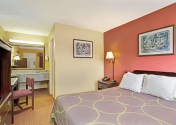 Super 8 by Wyndham La Marque TX/Texas City Area hotel thumbnail 5