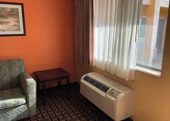 Executive inn & Suites hotel thumbnail 3
