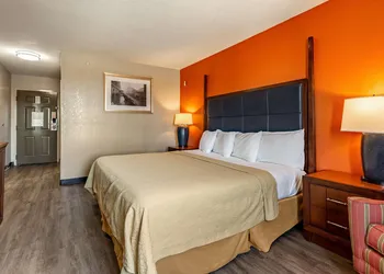 Rodeway Inn hotel thumbnail 4