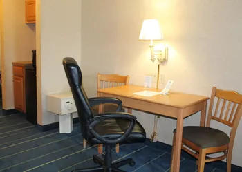 Days Inn & Suites by Wyndham Bridgeport - Clarksburg hotel thumbnail 3