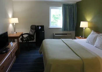 Days Inn & Suites by Wyndham Bridgeport - Clarksburg hotel thumbnail 5