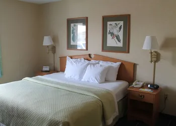 Days Inn & Suites by Wyndham Bridgeport - Clarksburg hotel thumbnail 6