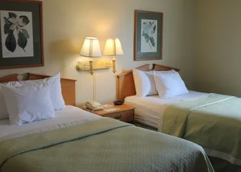 Days Inn & Suites by Wyndham Bridgeport - Clarksburg hotel thumbnail 7