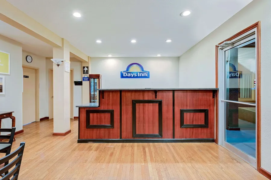 Days Inn by Wyndham Fairmont hotel detail image 2