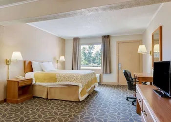 Days Inn by Wyndham Fairmont hotel thumbnail 4