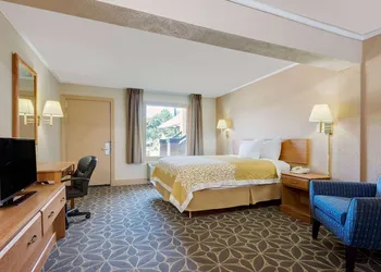 Days Inn by Wyndham Fairmont hotel thumbnail 7